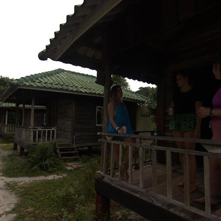 Mad Monkey Koh Rong Samloem Hostel Koh Rong Sanloem Exterior photo